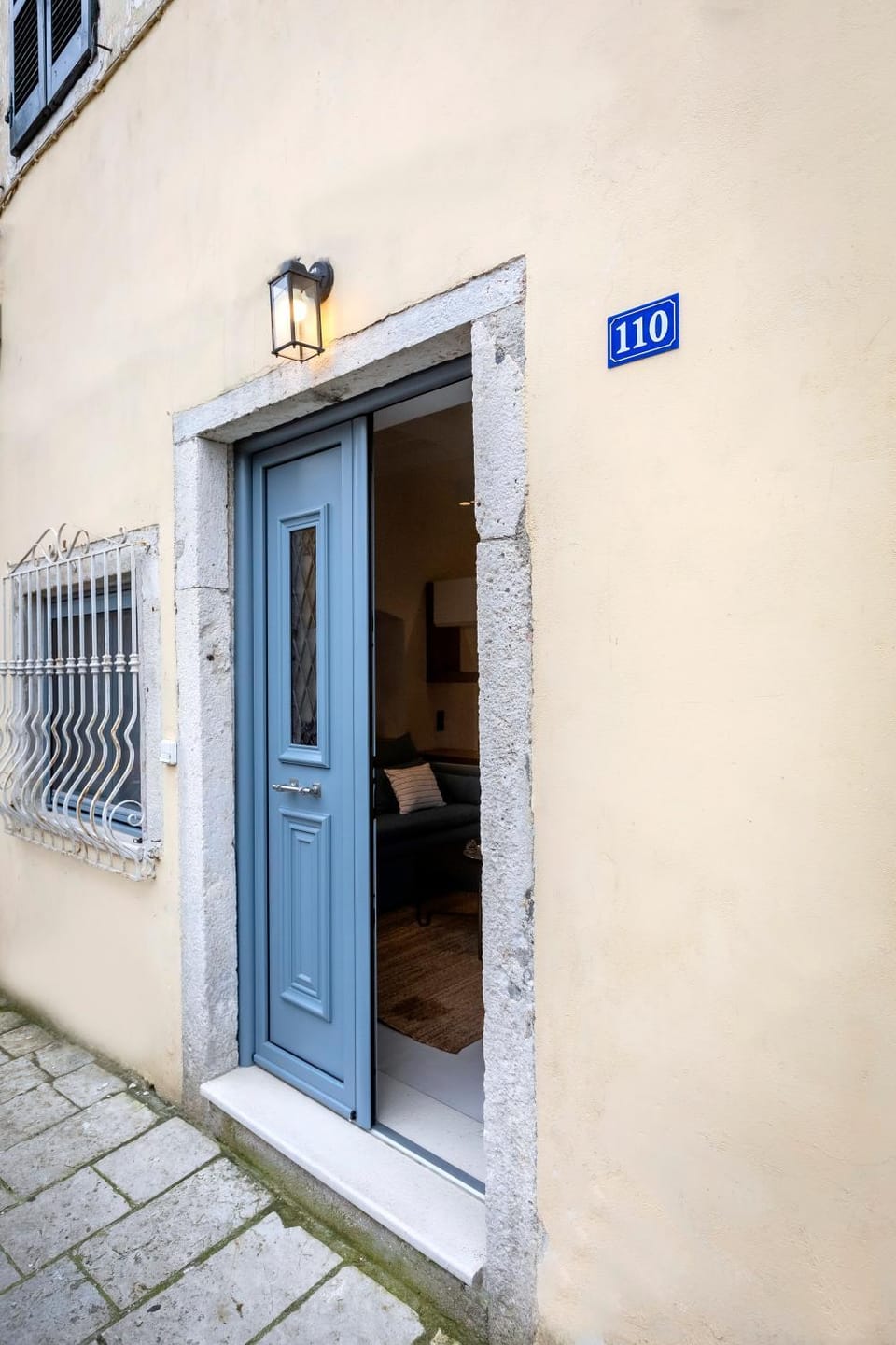 Property building, Facade/entrance
