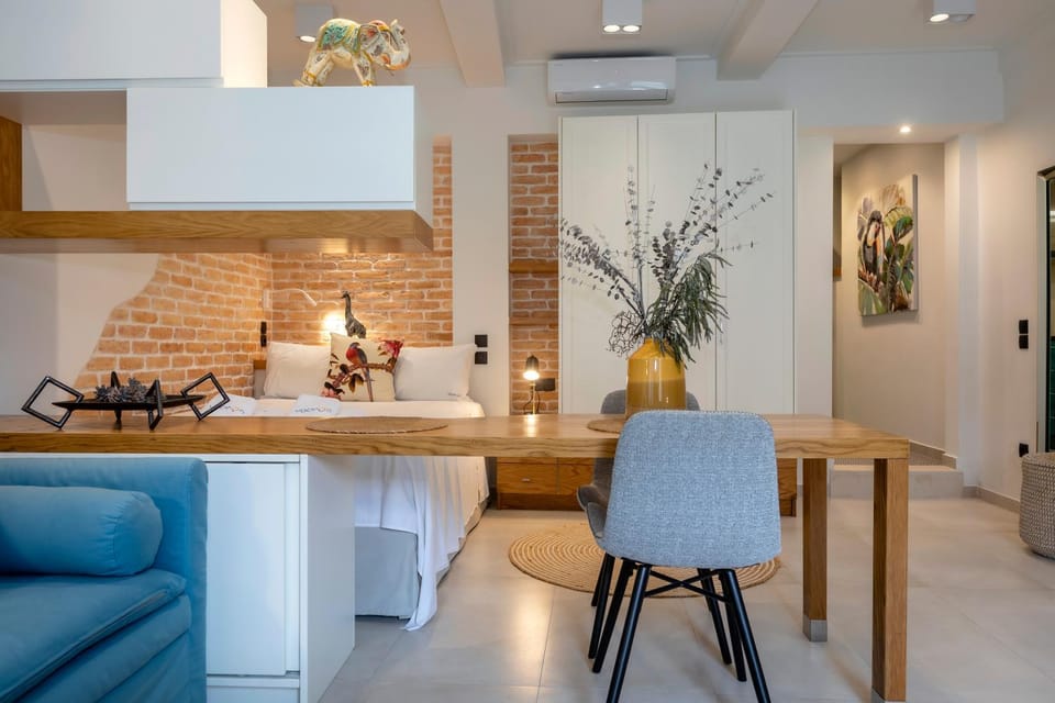 Bed, Seating area, Dining area, Bedroom