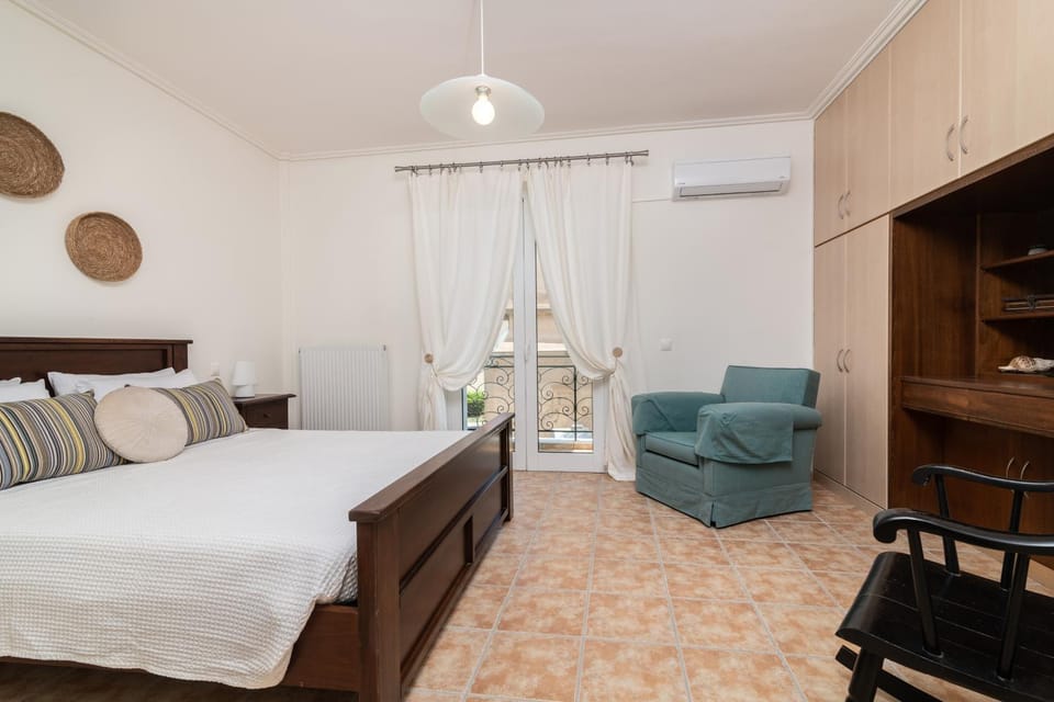 Bedroom, wardrobe, air conditioner