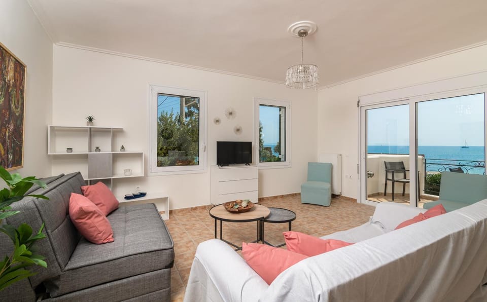 TV and multimedia, Living room, Photo of the whole room, Sea view