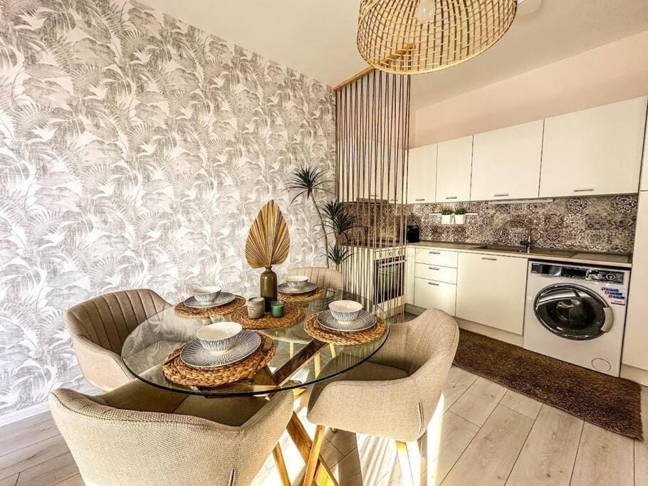 Seaside Sunset - free parking Apartment in Varna