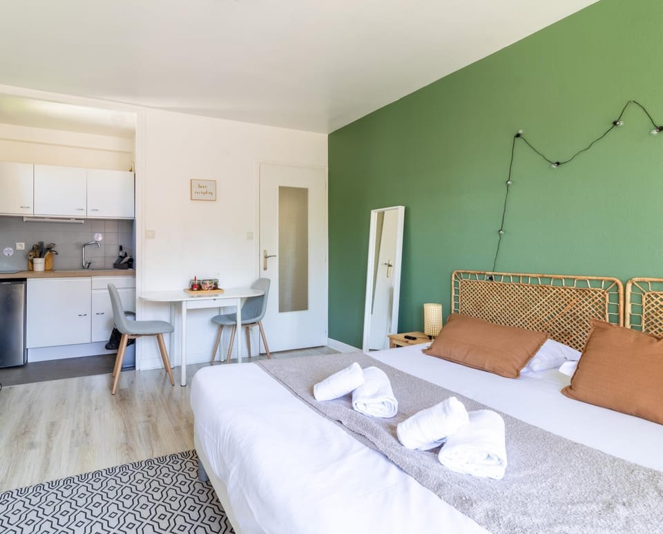Le Syrme • 450m de la plage, balcon & parking Apartment in Annecy