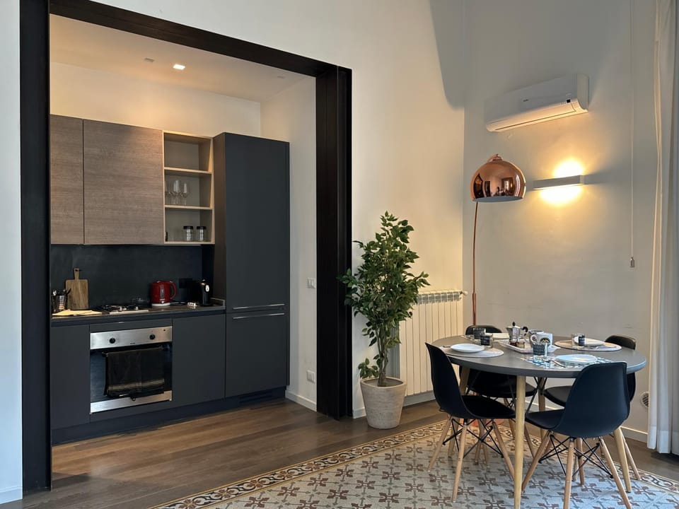 Kitchen or kitchenette, Dining area, kitchen