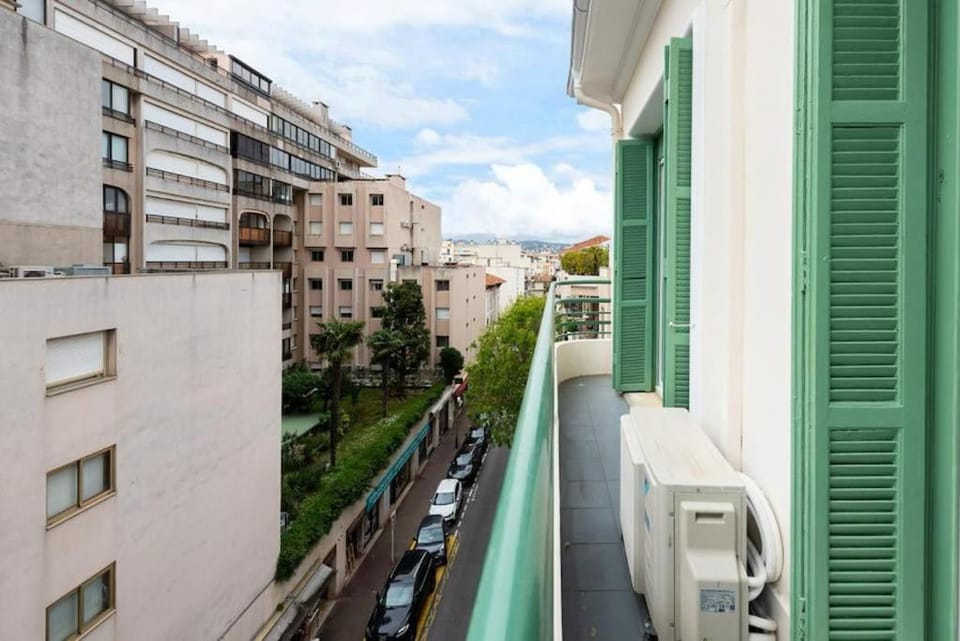 LOUIS GALLET Centre JUAN LES PINS 50m des plages Apartment in Antibes