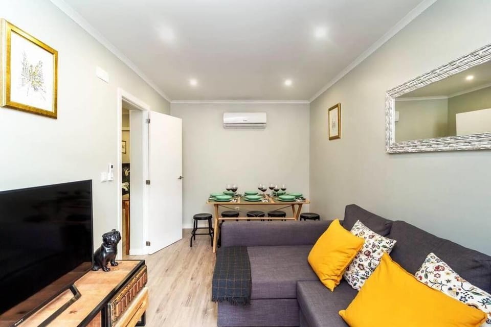 Communal lounge/ TV room, Living room, air conditioner