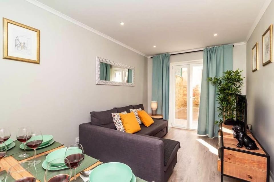 TV and multimedia, Living room, Dining area