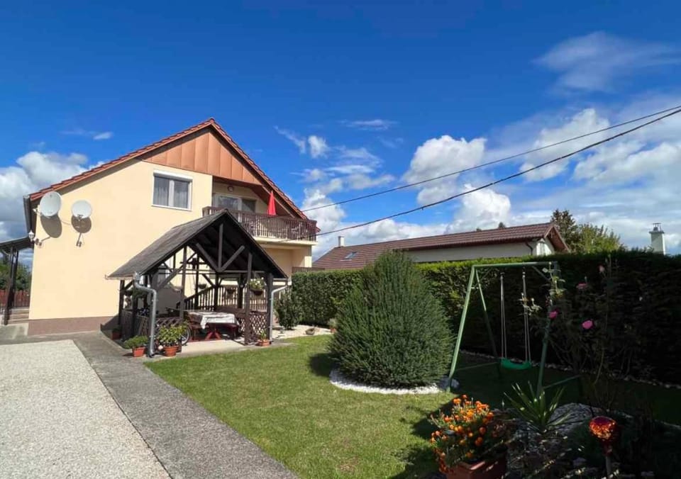 Property building, Summer, Garden