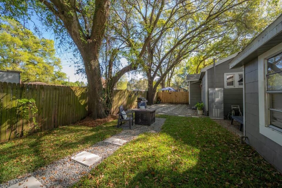 Pool house w/lg yard in the heart of Tampa House in Tampa