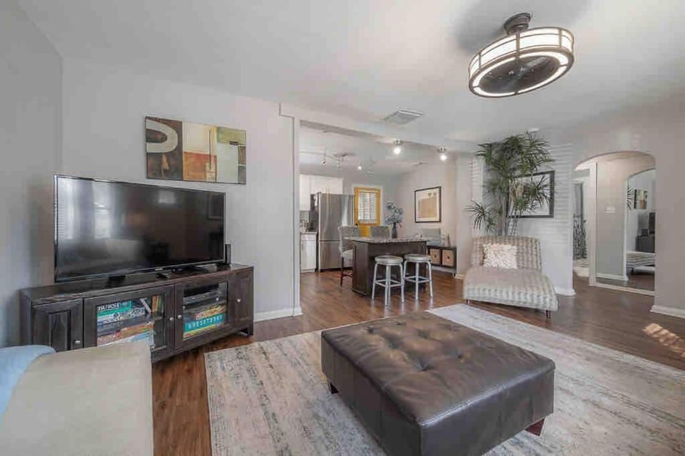 Pool house w/lg yard in the heart of Tampa House in Tampa