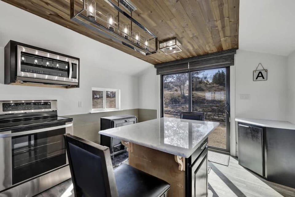 Kitchen or kitchenette, kitchen