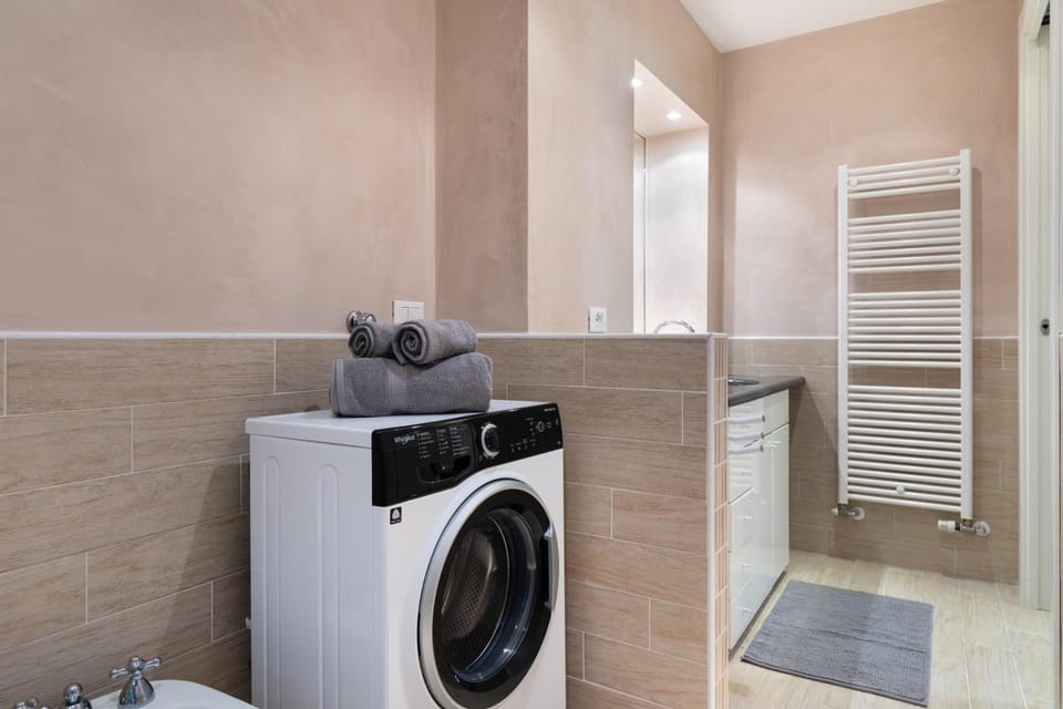 Bathroom, towels, washing machine