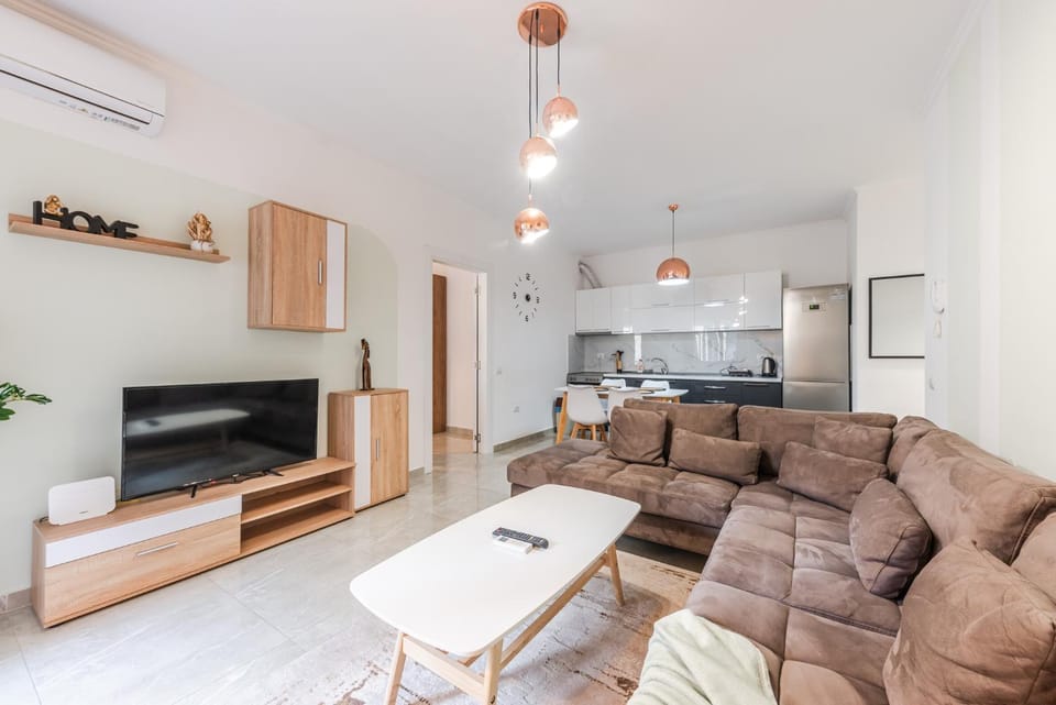 Communal lounge/ TV room, TV and multimedia, Kitchen or kitchenette, Living room, Seating area, Dining area, Evening entertainment