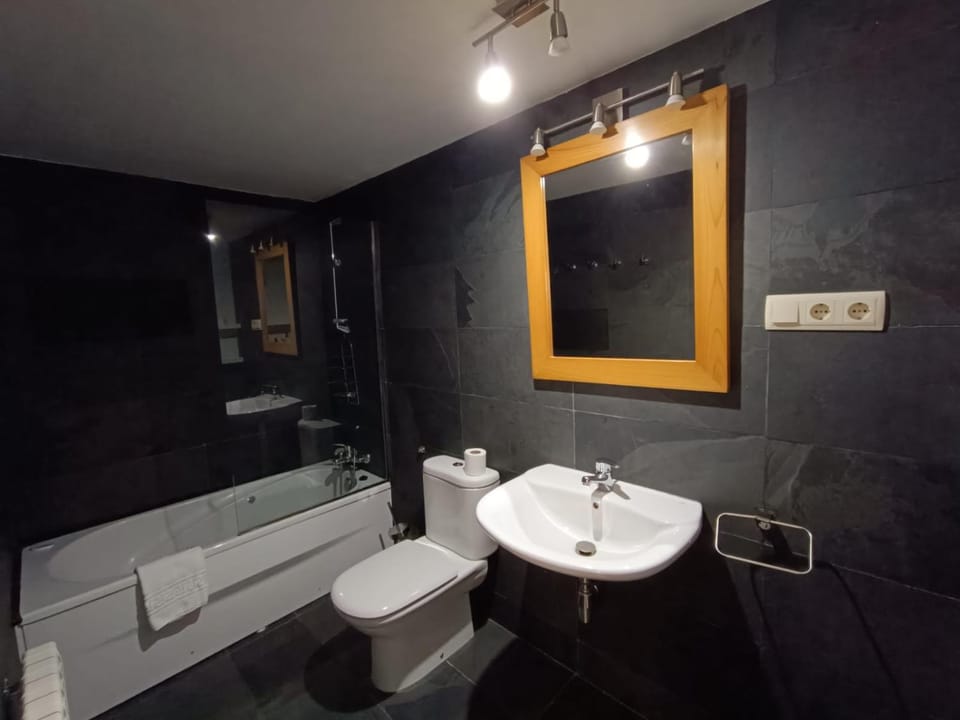 Bathroom, Bath, towels