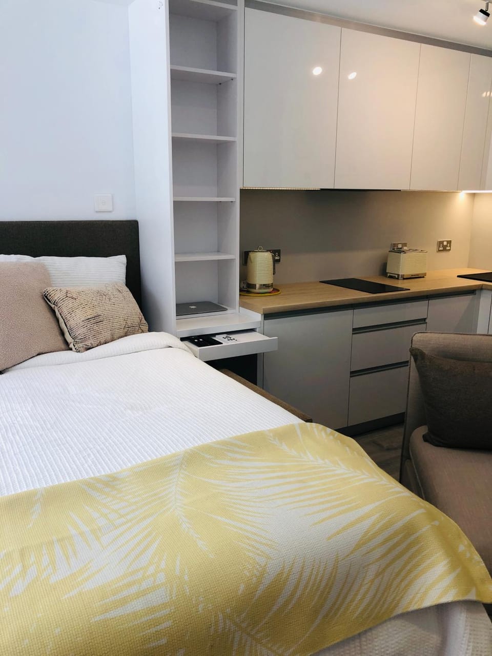 CP High floor luxury studio sleeps 3 Apartment in Gibraltar