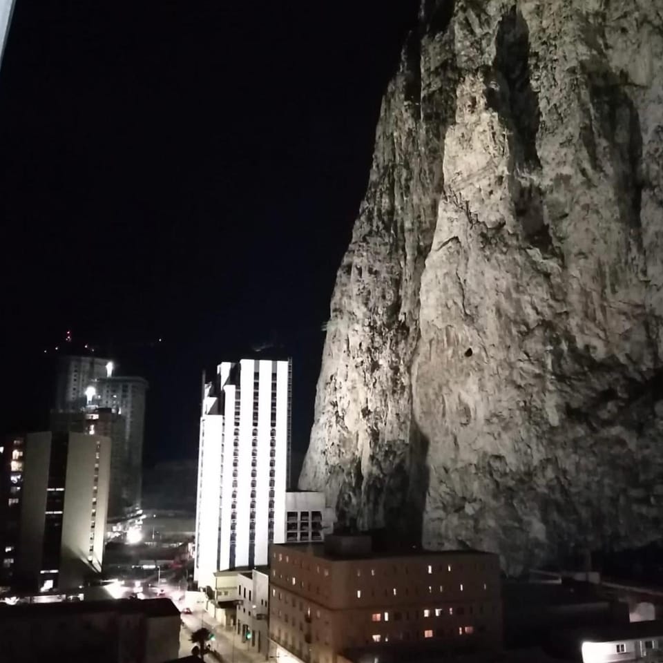 CP High floor luxury studio sleeps 3 Apartment in Gibraltar