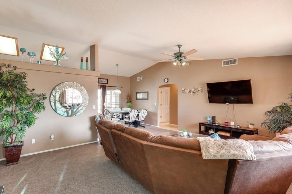Cozy Lake Havasu City Home - Pool and Hot Tub House in Lake Havasu City