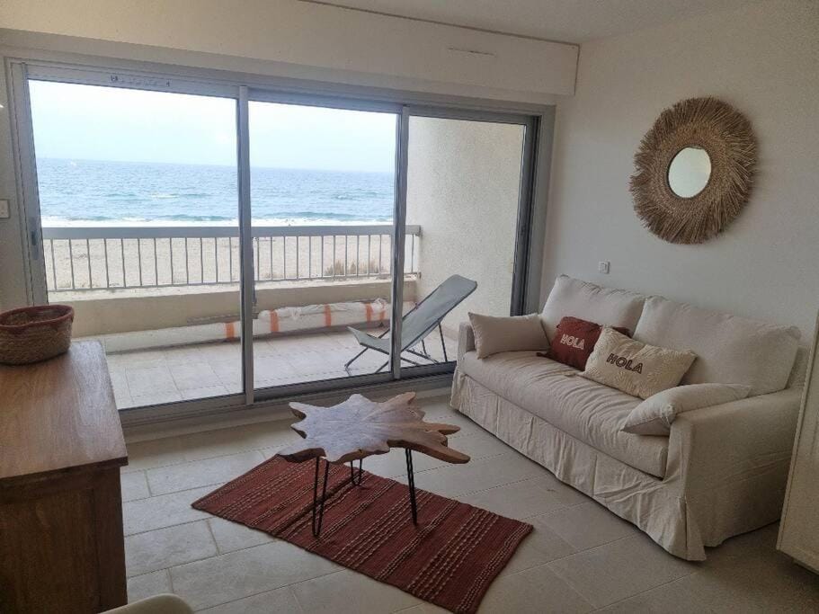 Sur la plage avec vue plongeante sur la mer Apartment in Marseillan