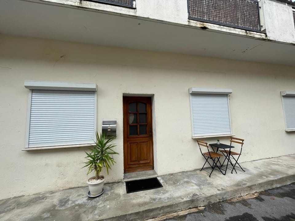 Property building, Quiet street view