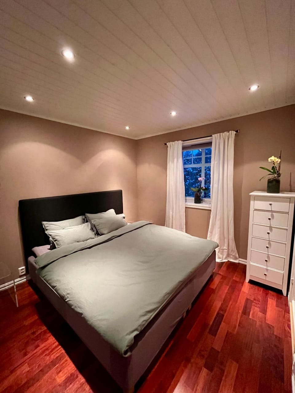 Bedroom, wardrobe