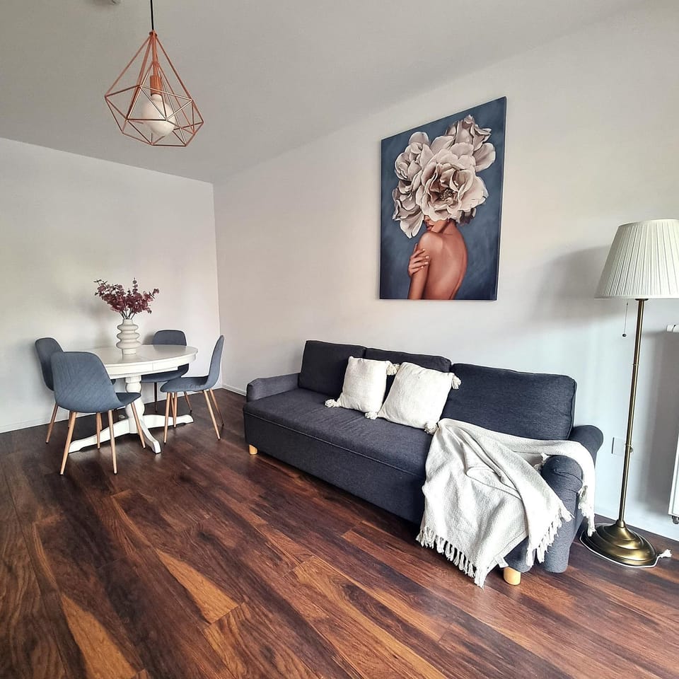 Living room, Seating area, Dining area, heating, internet