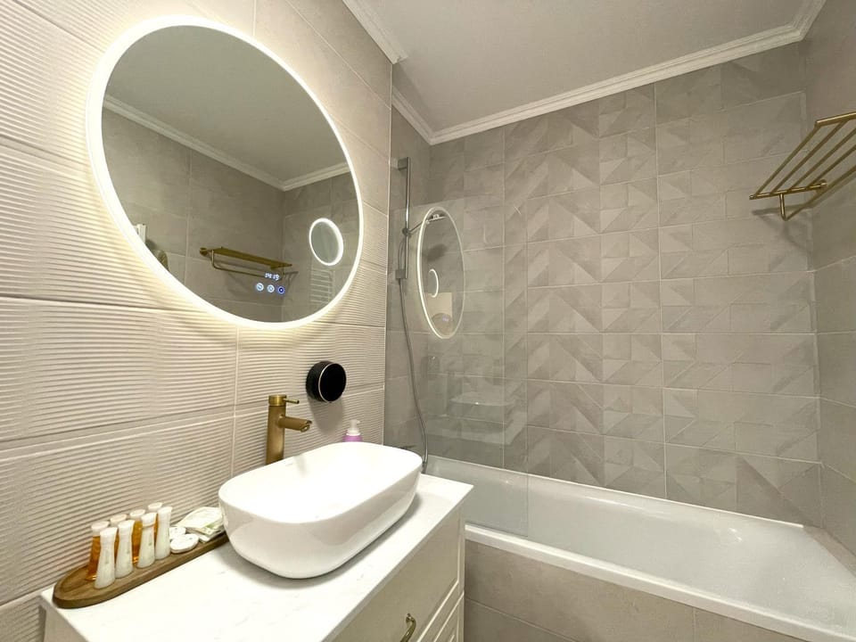 Shower, Bathroom, Bath, towels