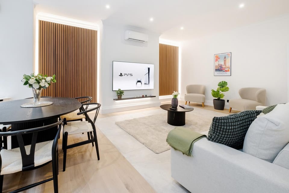 TV and multimedia, Living room, Seating area, Dining area, Evening entertainment, air conditioner