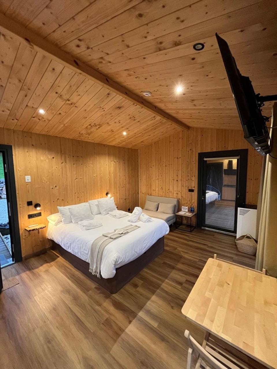 Communal lounge/ TV room, Bed, Bedroom