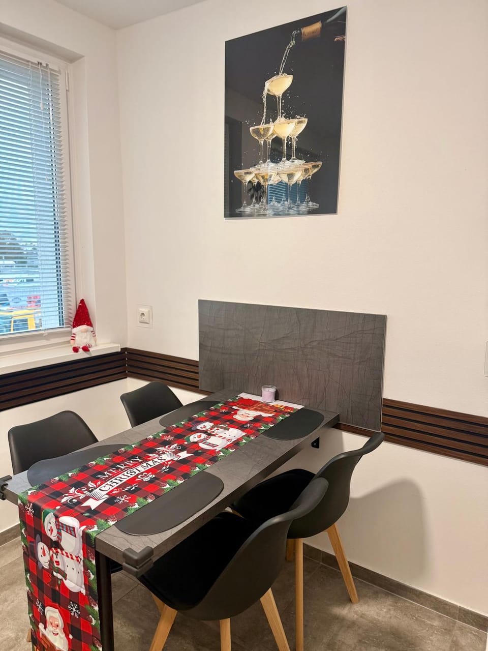 Seating area, Dining area