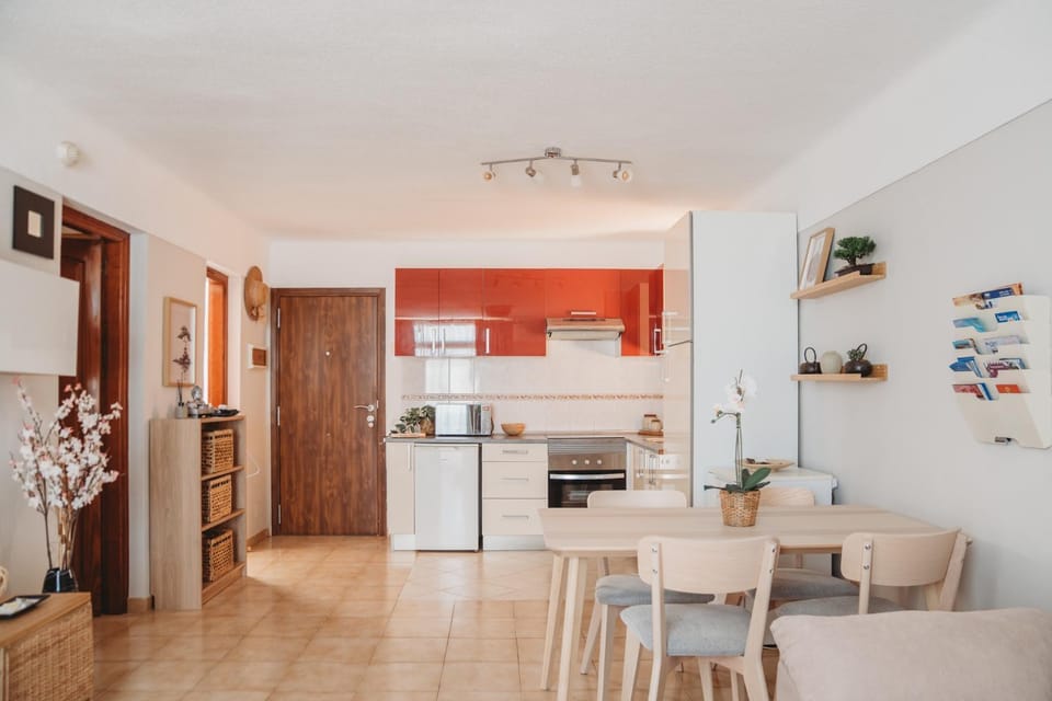 Terrazas de La Paz Holiday beach house (Free Wi-fi) Apartment in Abona