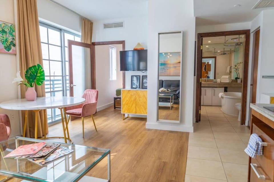 1-Bed Apt with rooftop pool Ocean Dr by the Beach B207 Apartment in Flamingo Lummus