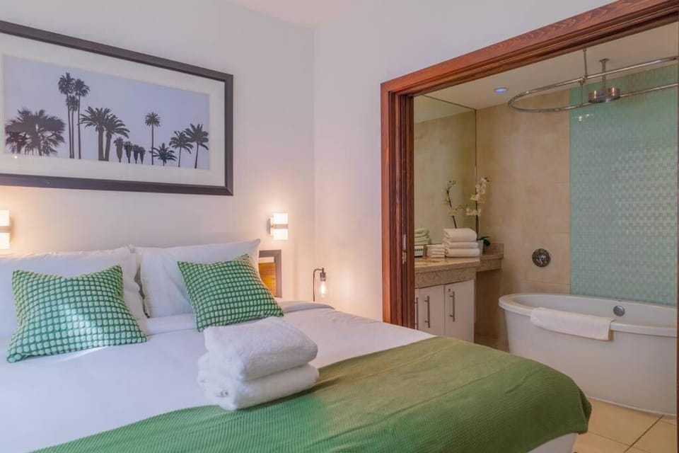 1-Bed Apt with rooftop pool Ocean Dr by the Beach B207 Apartment in Flamingo Lummus