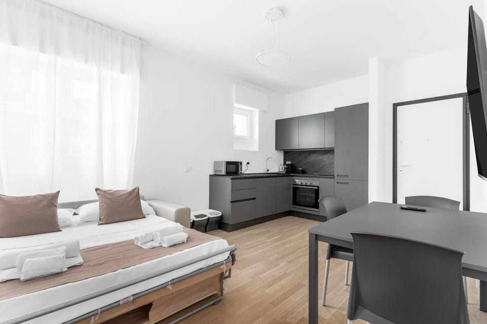Communal lounge/ TV room, TV and multimedia, Kitchen or kitchenette, Living room, Seating area, Dining area