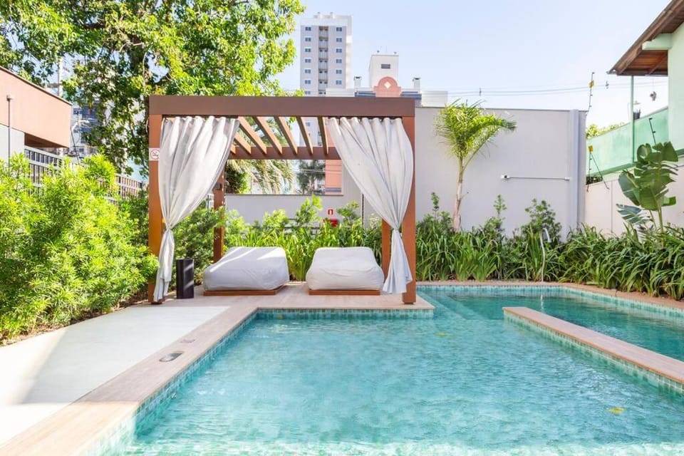 Studio Life Experience, Netflix, Pool, Rooftop Apartment in Porto Alegre