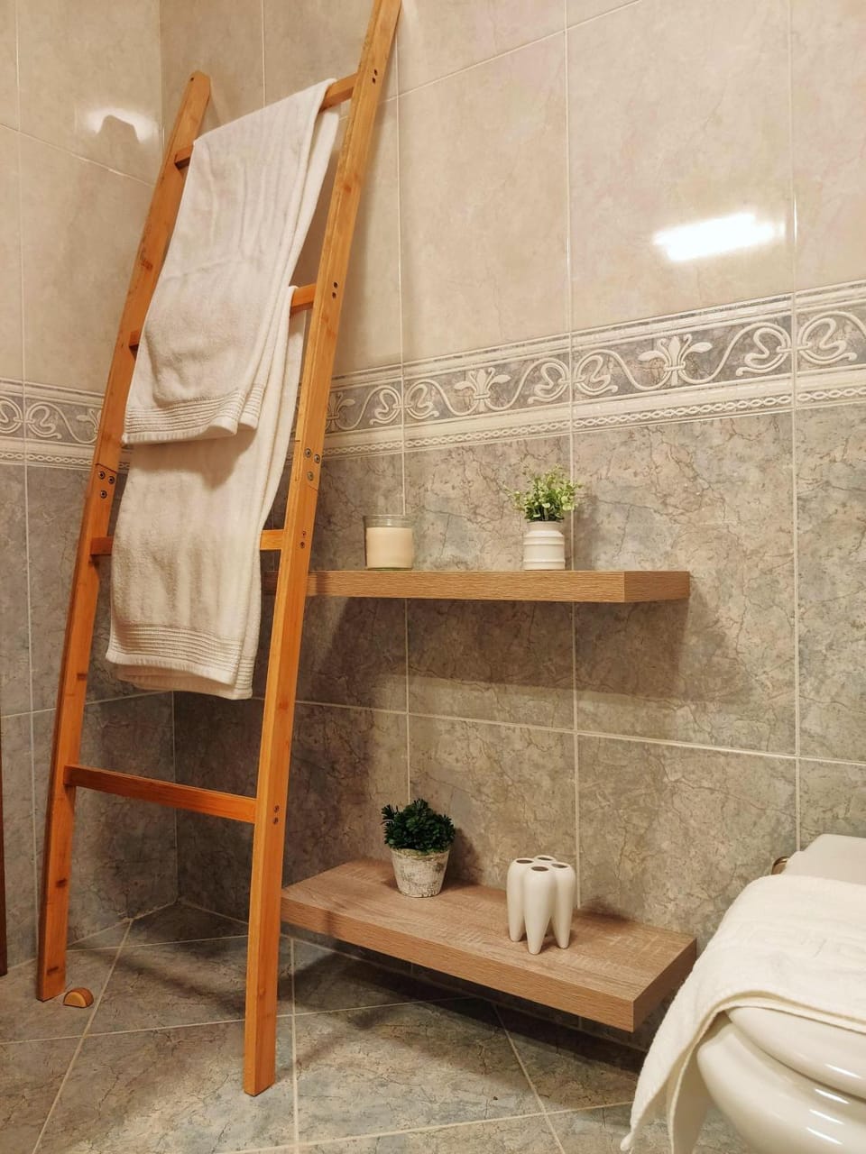Bathroom, towels