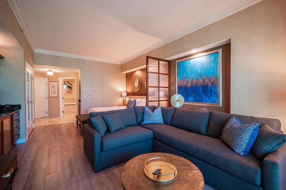 No Resort Fee Strip View Balcony+ Free Valet+Pool House in Las Vegas Strip