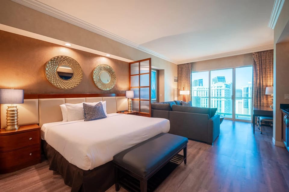 No Resort Fee Strip View Balcony+ Free Valet+Pool House in Las Vegas Strip