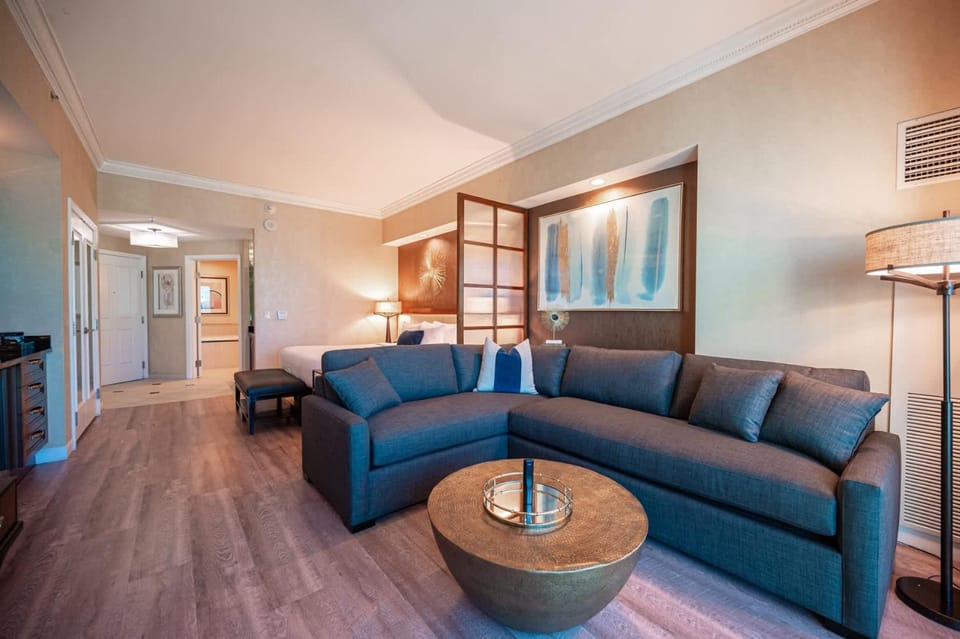 No Resort Fee Strip View Balcony+Free Valet+ Pool House in Las Vegas Strip