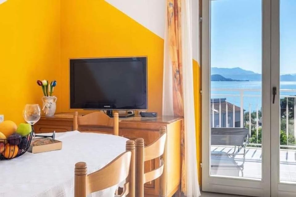 TV and multimedia, View (from property/room), Sea view