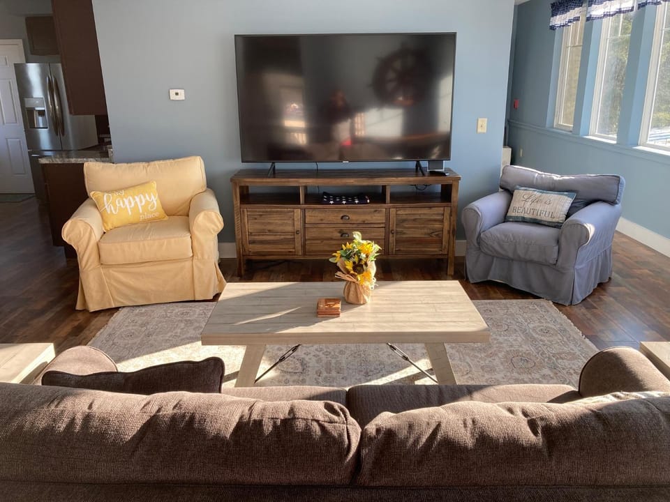 Communal lounge/ TV room, TV and multimedia, Living room, Seating area