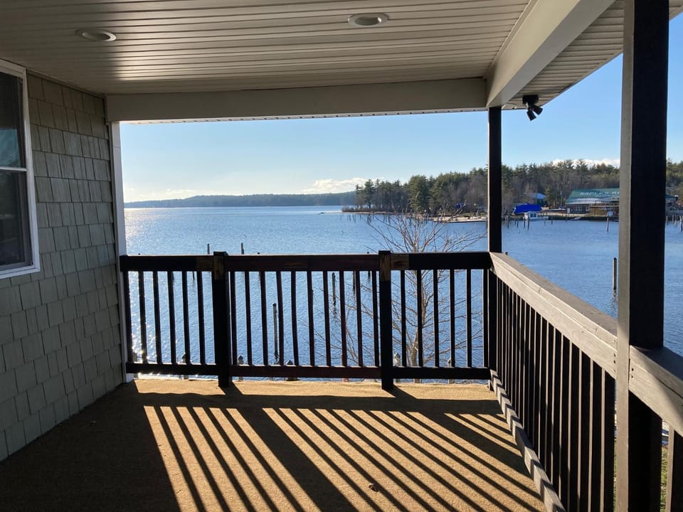 View (from property/room), Balcony/Terrace, Lake view