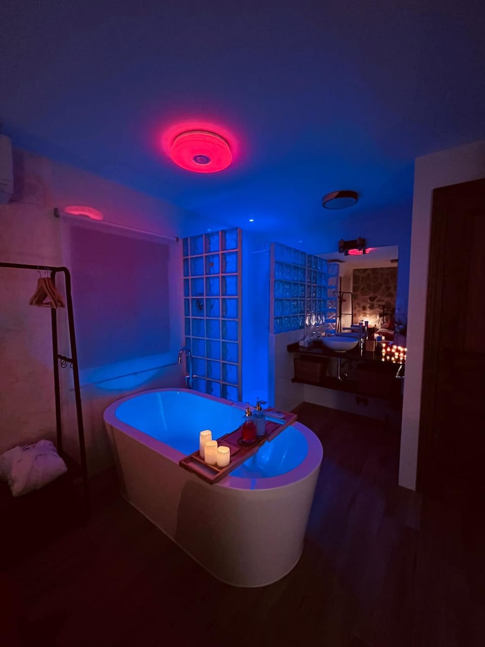 Shower, Hot Tub, Bathroom, Photo of the whole room, Bath, towels, towels