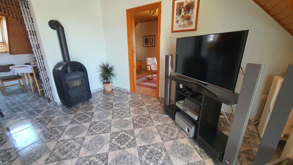 TV and multimedia, Living room, fireplace