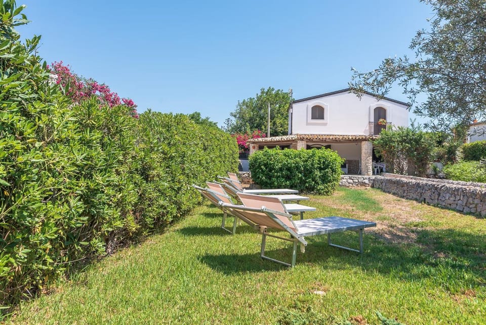 Property building, Garden, Garden view, sunbed