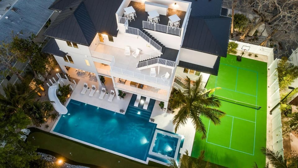 Property building, Bird's eye view, Other, Pool view, Swimming pool, sunbed