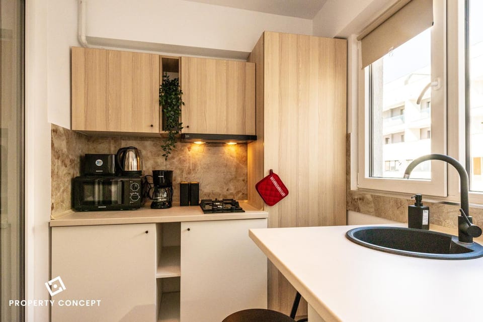 Coffee/tea facilities, Kitchen or kitchenette, minibar, stove