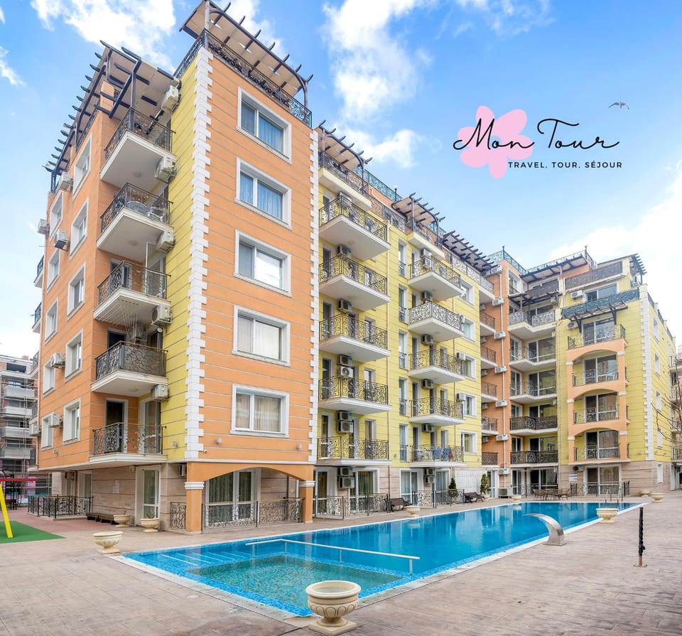 Property building, Day, Pool view, Swimming pool