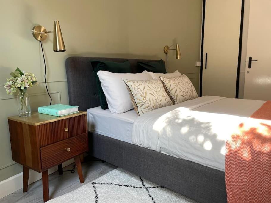 Contemporary central flat in Clerkenwell Green Apartment in London Borough of Islington