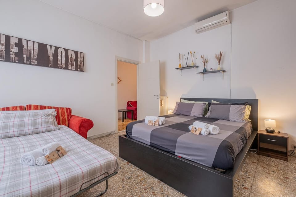 Bed, Photo of the whole room, Bedroom, towels, air conditioner
