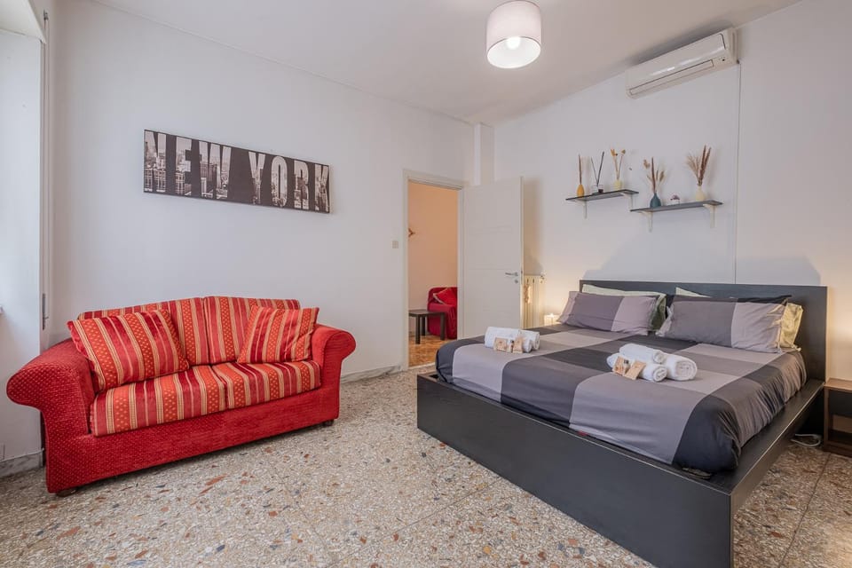 Bed, Photo of the whole room, Bedroom, towels, air conditioner