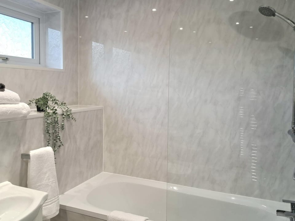Bathroom, Bath, towels